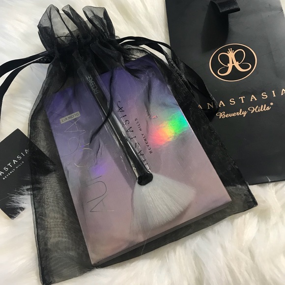 ✨x2 ABH GLOW 'Aura'palette w/Abh meshbag/ fanbrush - Picture 8 of 8